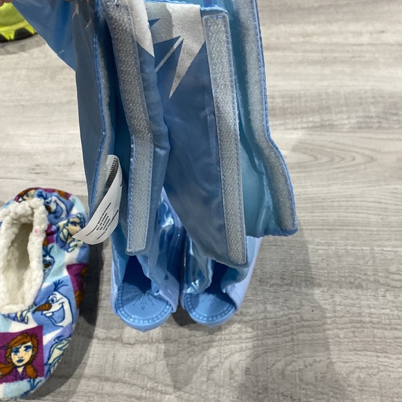 Frozen 2 Disney Princess Elsa Dress Up Boots & Elsa & Anna slippers! EUC - Picture 2 of 5